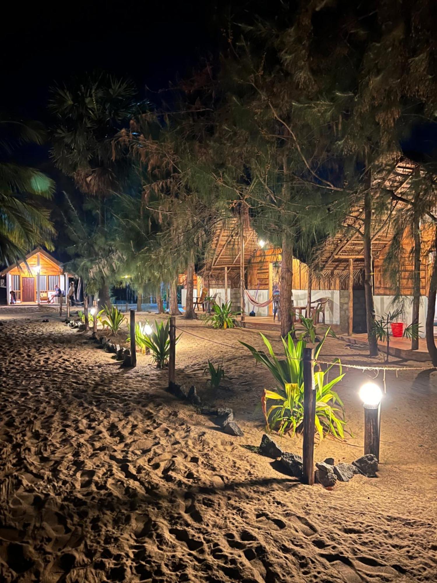 Sand Dune Beach Resort & Surf Camp 아루감 베이 외부 사진