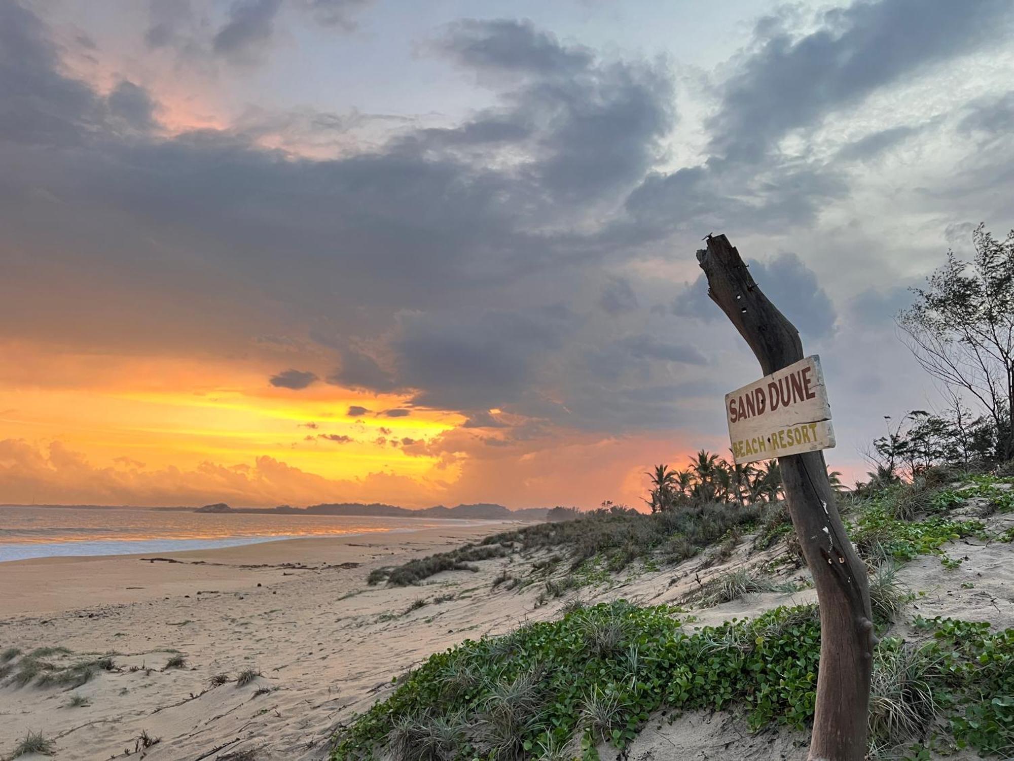 Sand Dune Beach Resort & Surf Camp 아루감 베이 외부 사진