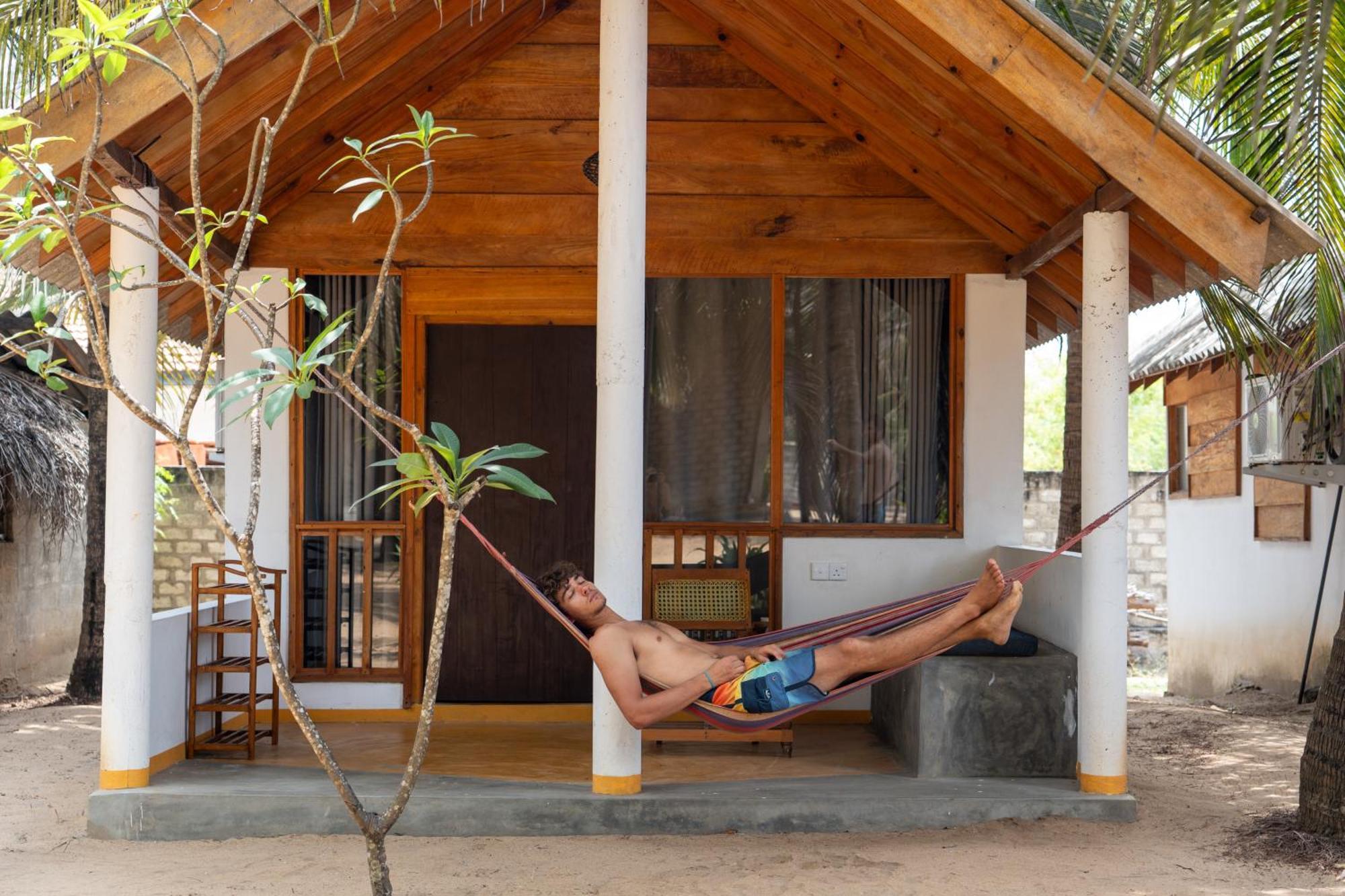 Sand Dune Beach Resort & Surf Camp 아루감 베이 외부 사진