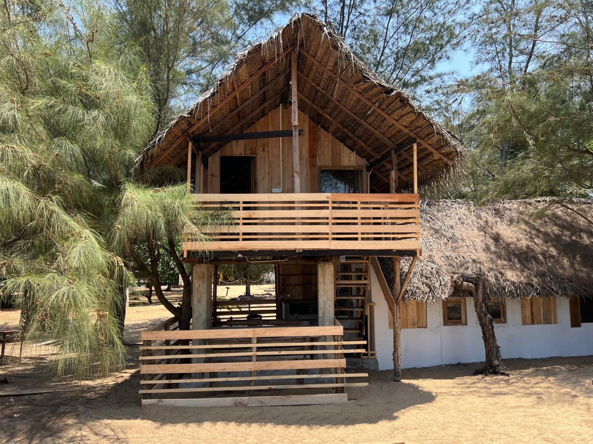 Sand Dune Beach Resort & Surf Camp 아루감 베이 외부 사진